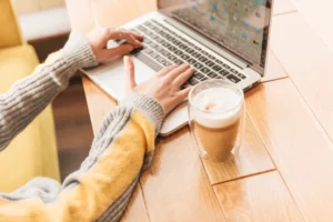 Agence web ou Freelance à Perpignan : comment choisir ?